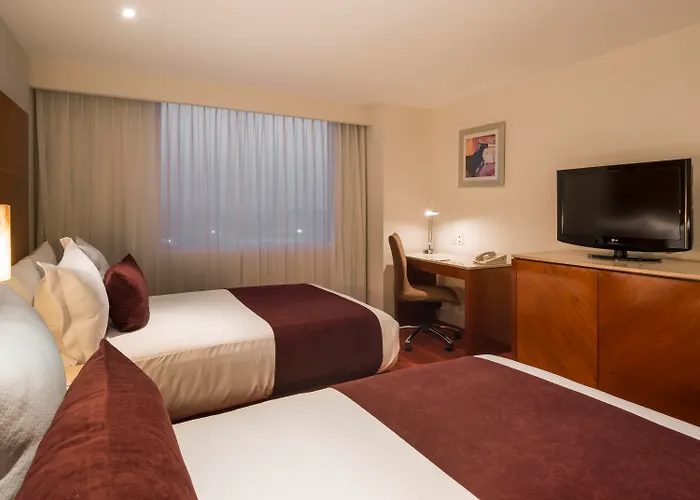 Hotel Camino Real Aeropuerto 5*