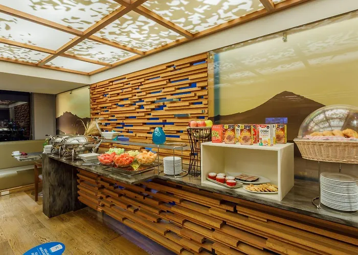 Camino Real Aeropuerto Hotel 5*
