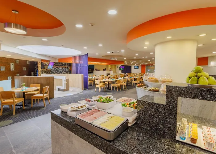 Hotel Camino Real Aeropuerto 5*