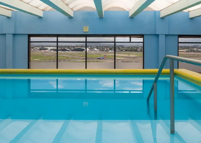 Camino Real Aeropuerto 5*