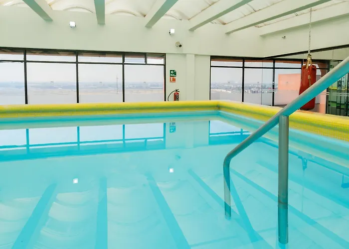 Hotel Camino Real Aeropuerto 5*