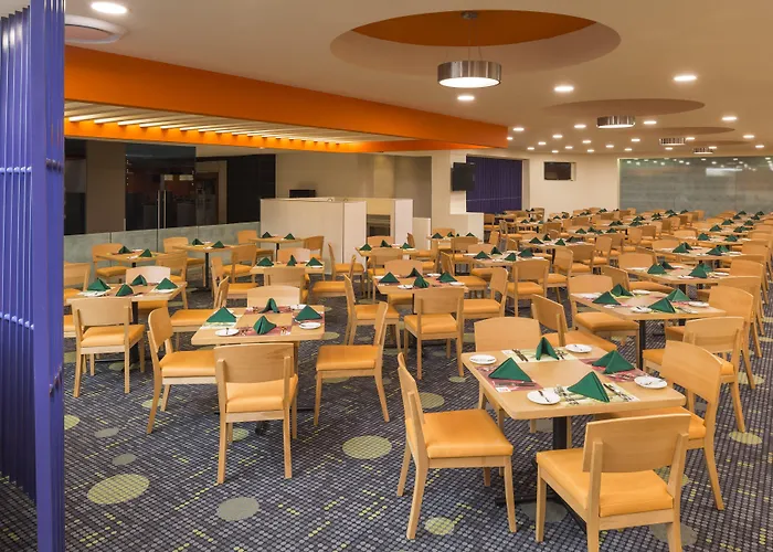Hotel Camino Real Aeropuerto 5*