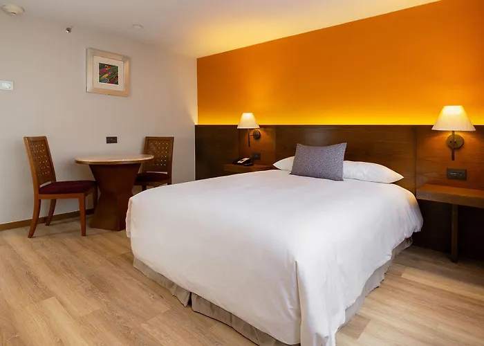Camino Real Aeropuerto Hotel 5*