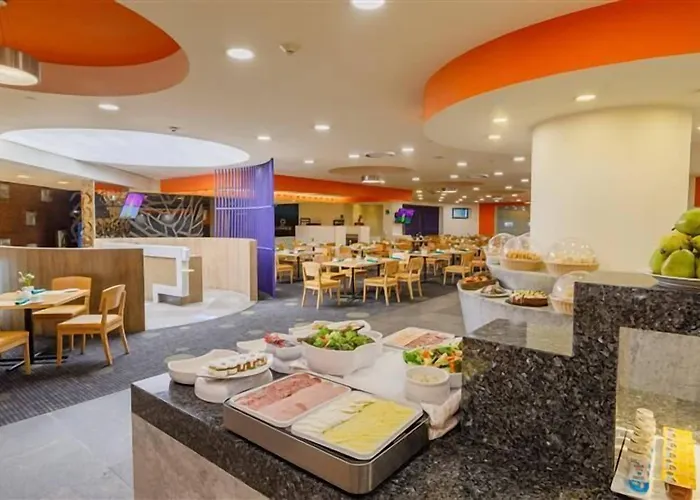 Camino Real Aeropuerto Hotel 5*